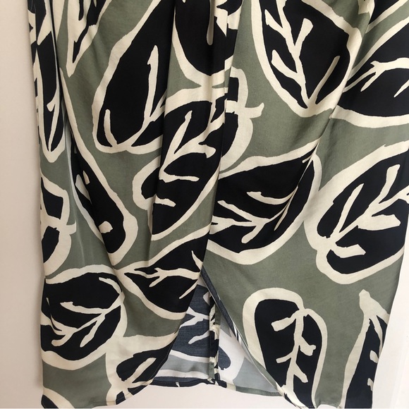 Leaf print midi skirt. - Picture 5 of 10